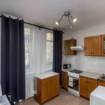 Apartment Spacious With Private Car Park & Balcony *
