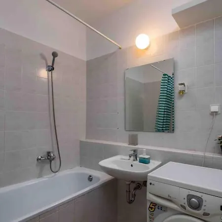 Apartment Spacious With Private Car Park & Balcony Budapest