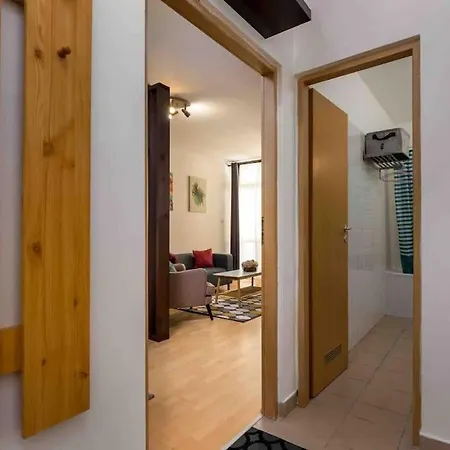 Spacious With Private Car Park & Balcony * Budapest