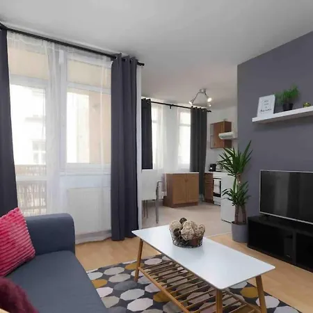 Apartman Spacious With Private Car Park & Balcony Budapest