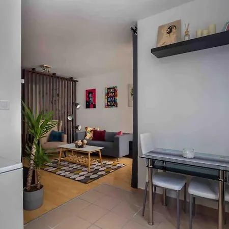 Spacious With Private Car Park & Balcony * Budapest
