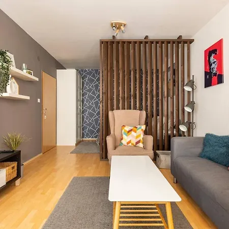 Apartment Spacious With Private Car Park & Balcony Budapest